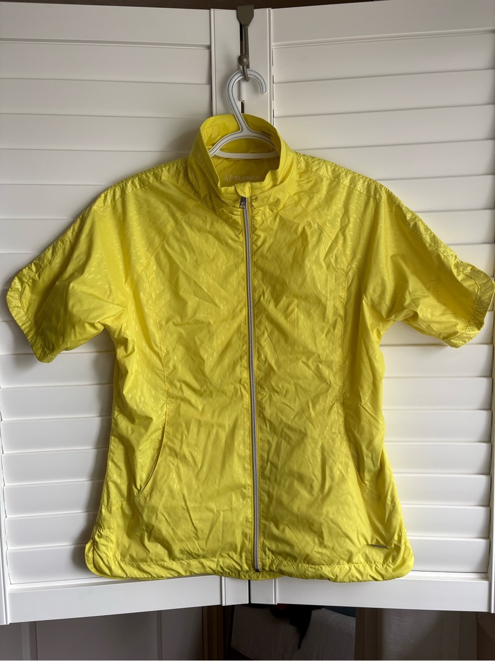 Sunice golf jacket, size small, yellow windbreaker